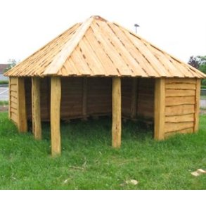 B�lhus firkantet hus i Robinia og l�rk