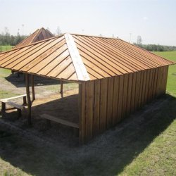 Snittehus i Robinia og l�rk