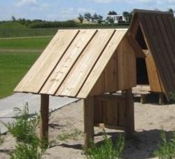 Legehus i robiniatr� med disk