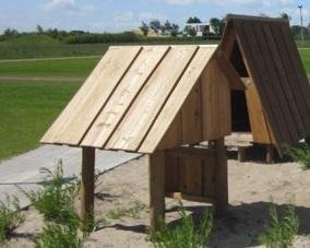 Legehus i robiniatr� med disk