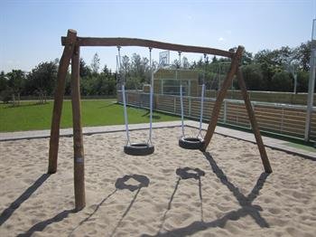 Robinia gynge med 2 d�ks�de