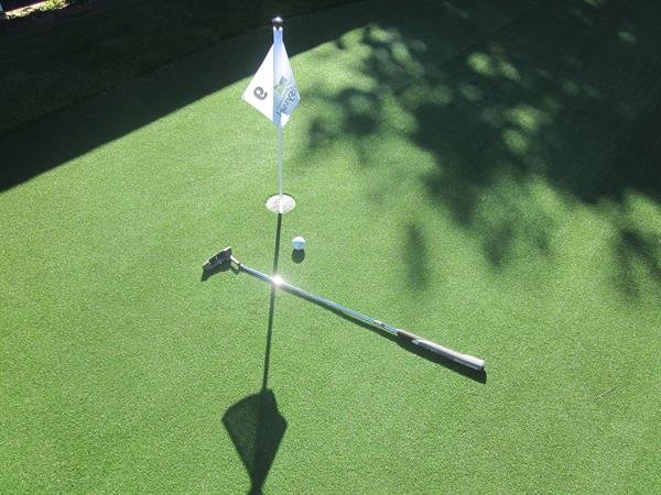 Flagstang og flag til golfbane