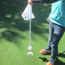 Flagstang og flag til golfbane