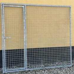 Komplet hundeg�rd 4 x 4 m i tr�dnet - til opstilling af v�g