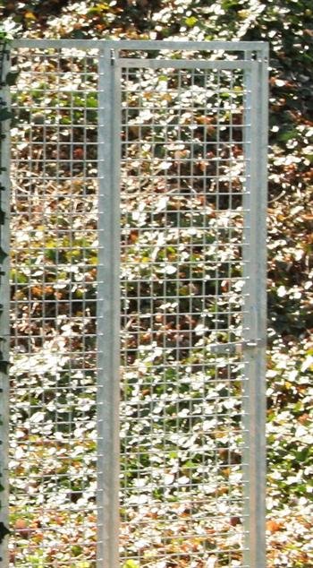 Komplet hundeg�rd 4 x 4 m i tr�dnet - til opstilling af v�g